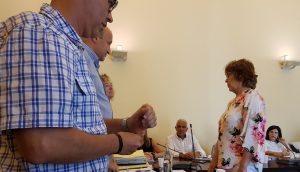 La nueva concejala, Adelina Fernández, promete el cargo