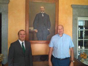 Los alcaldes de Las Palmas de Gran Canaria y Santa Brígida junto al retrato de Antonio López Botas