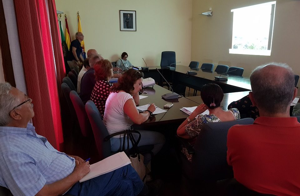 Un aspecto de la reunión de los miembros de la Corporación con el equipo del Plan General