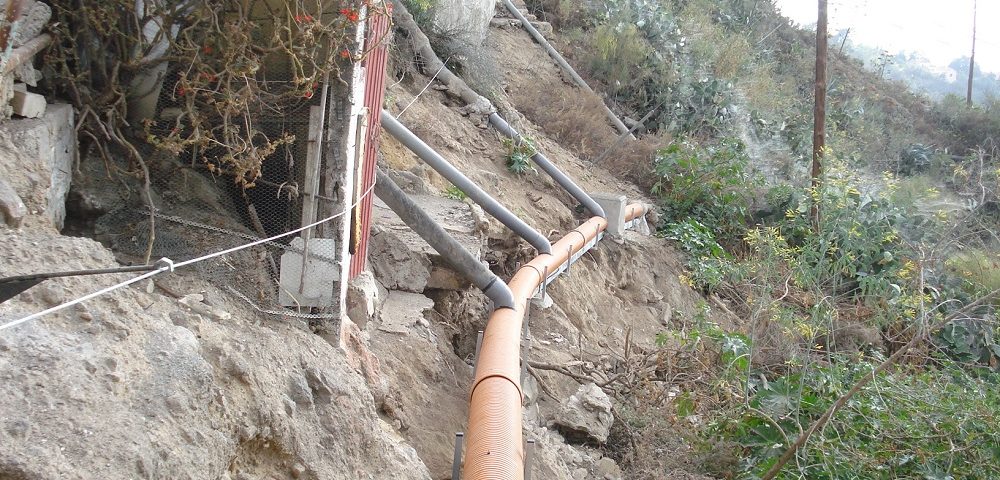 Nuevas tuberías de plástico instaladas en La Atalaya