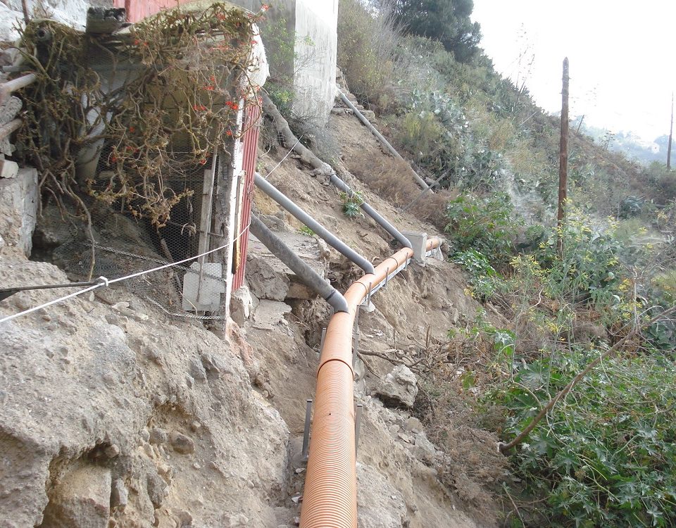 Nuevas tuberías de plástico instaladas en La Atalaya