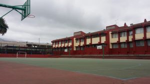 Imagen actual de la cancha del CEIP Juan del Río Ayala