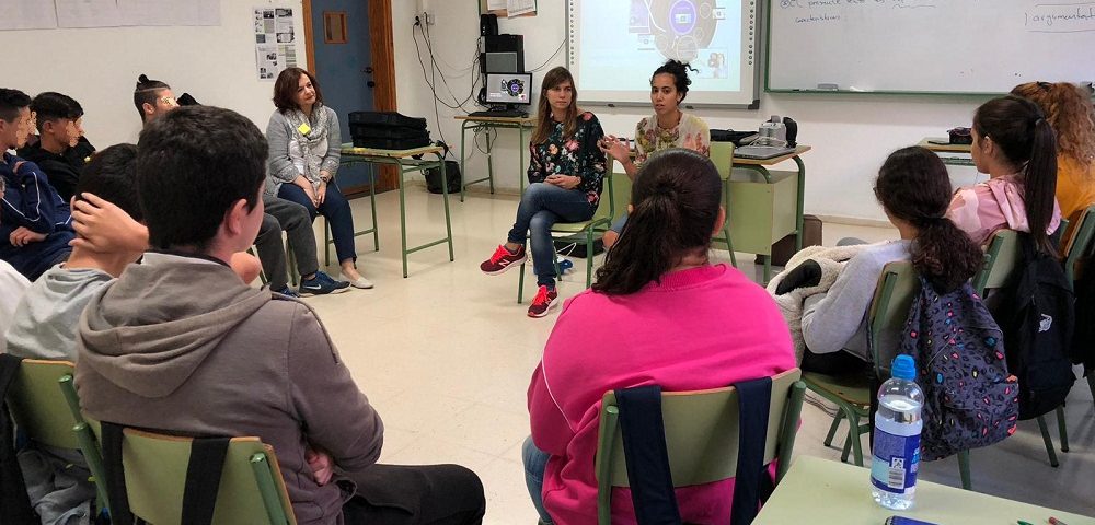 Un momento de la sesión entre las músicas y el alumnado