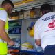 Imagen de personal sanitario en una ambulancia del SUC