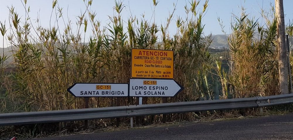 Señalización del cierre de la carretera