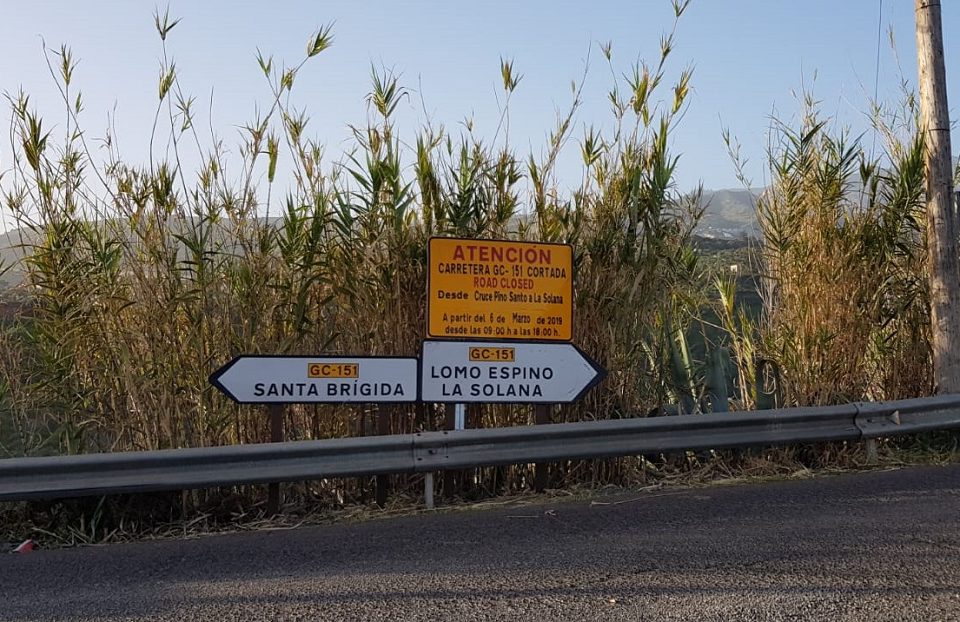 Señalización del cierre de la carretera