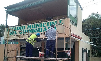 Operarios del Plan en el estadio del Guiniguada